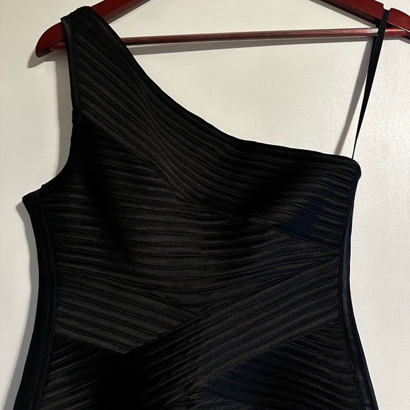 BCBG MAXAZRIA - Mamie - Black one Shoulder dress - Picture 8 of 8